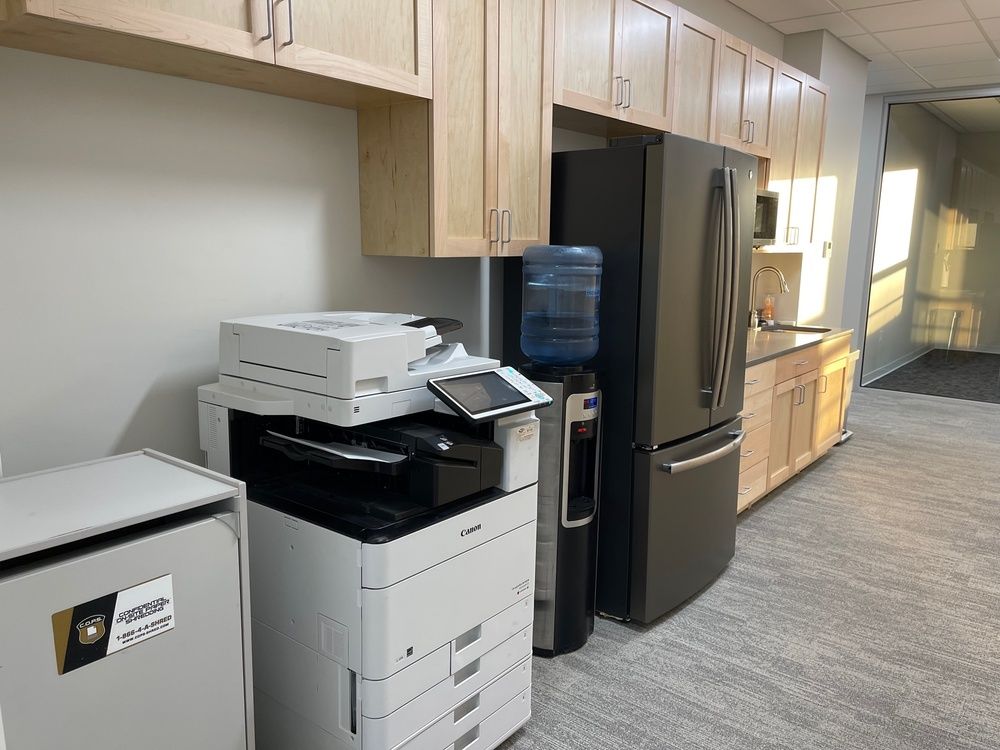 KELLER STATION - MICROSUITES: 6035 N Knoxville Ave, Peoria, IL 61614
